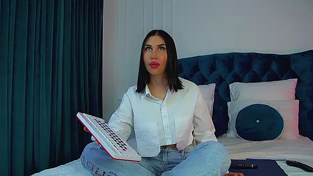 KaylaMous' Live XXX Chat
