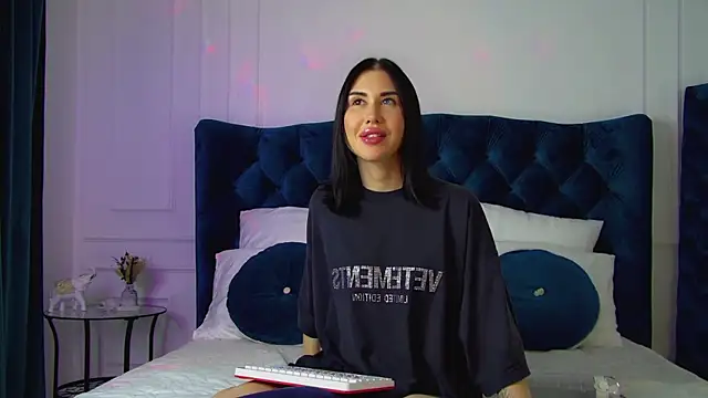 Pertunjukan Kamera Web KaylaMous