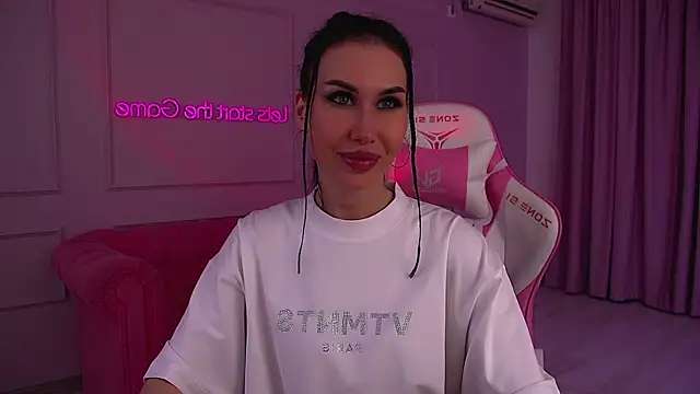 KaylaMous Show in webcam