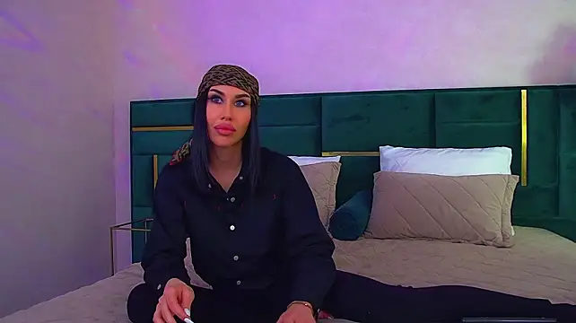 KaylaMous Show in webcam