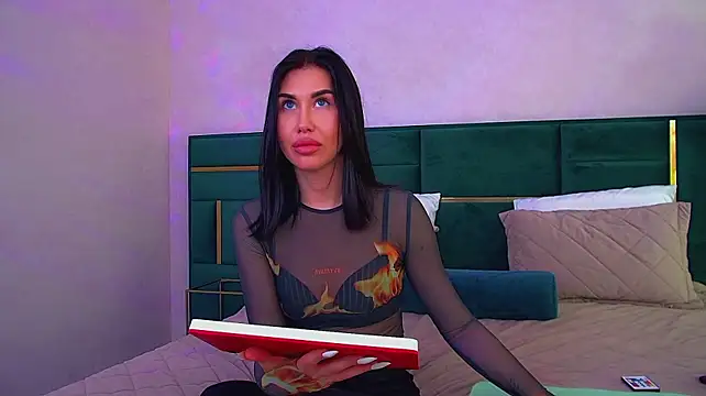 KaylaMous Show in webcam