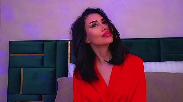 KaylaMous Show in webcam