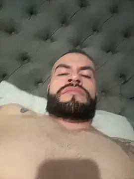 Oliver_39: διαδικτυακό σόου στην κάμερα