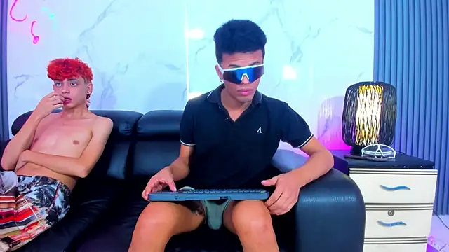 Show modela Anthony_little na web-kameri