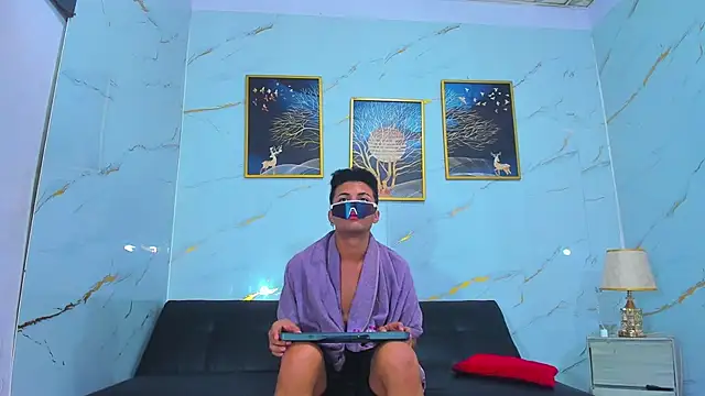 Show modela Anthony_little na web-kameri