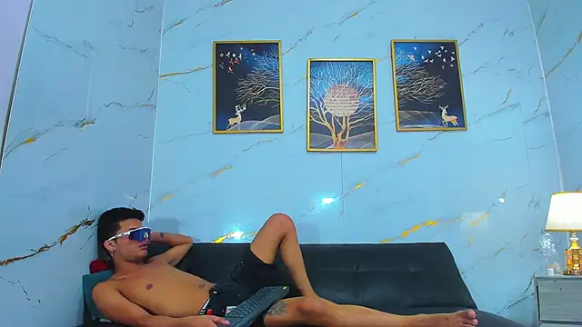 Anthony_little Show in webcam
