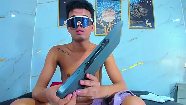 Anthony_little Show in webcam