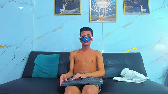 Pokazy przed kamerką – Anthony_little