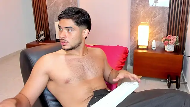 luciano_vitale's Webcam Show