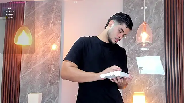 luciano_vitale's Webcam Show