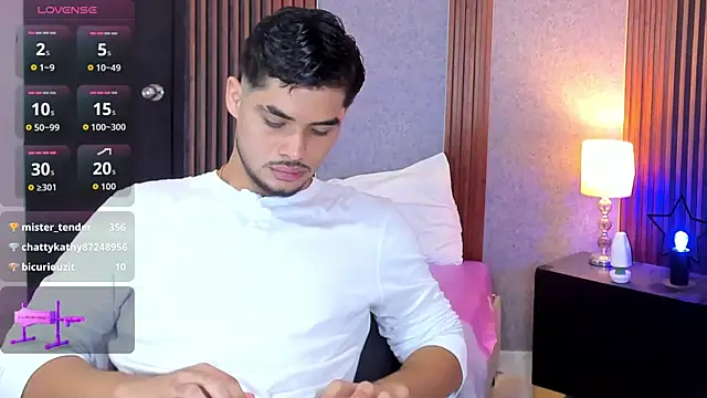 luciano_vitale Adlı Modelin Web Kamerası Şovu