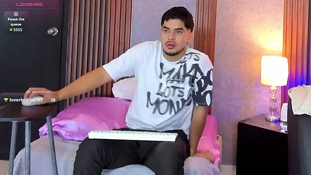 luciano_vitale's Webcam Show