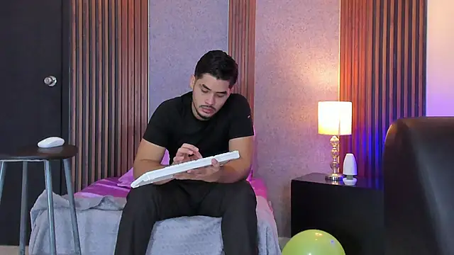 luciano_vitale 网络视讯表演