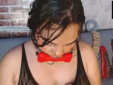 הופעת וובקאם של emma_bdsm_