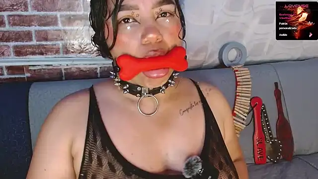 Chatroom XXX en direct de emma_bdsm_