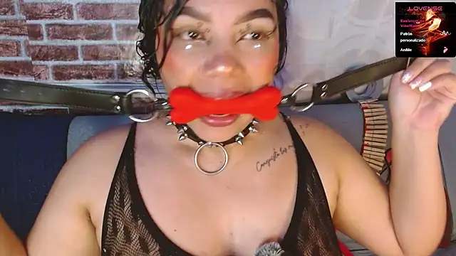 הופעת וובקאם של emma_bdsm_