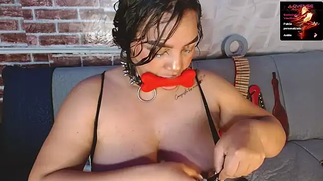 emma_bdsm_ Show in webcam