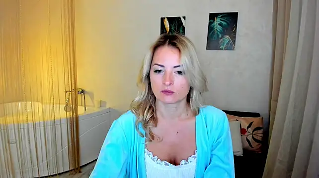Chat +18 de SatineDesire ao vivo