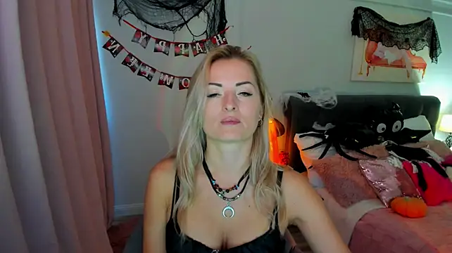 SatineDesire live XXX chat
