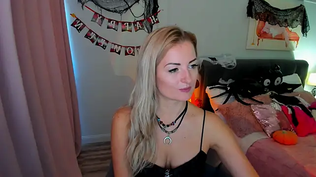 Chat +18 de SatineDesire ao vivo