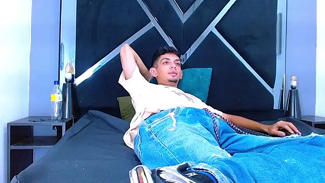 Show modela Allan_Collins na web-kameri