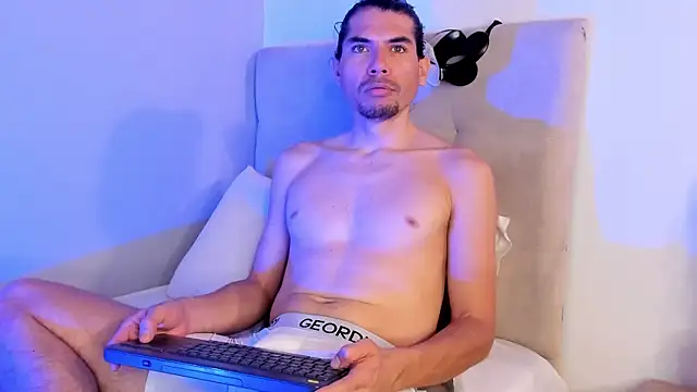 Show modela Antony_Stone na web-kameri