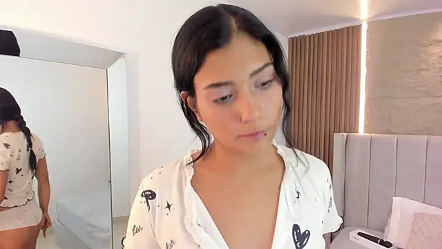 NINAMARTINS live XXX chat