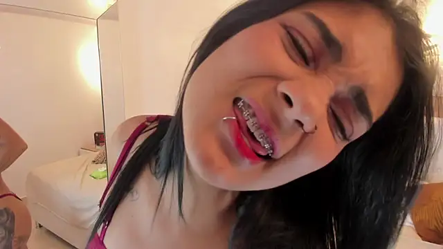 XXX chat uživo modela NINAMARTINS