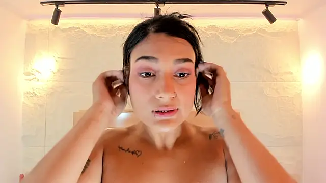 XXX chat uživo modela NINAMARTINS