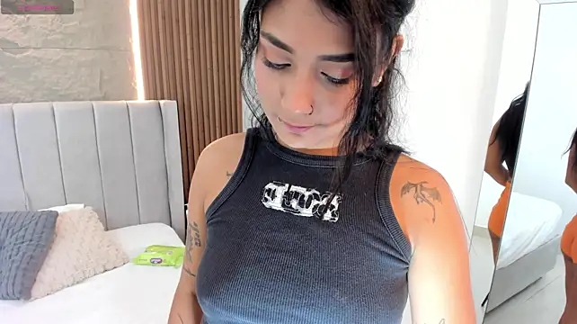 Chat +18 de NINAMARTINS ao vivo