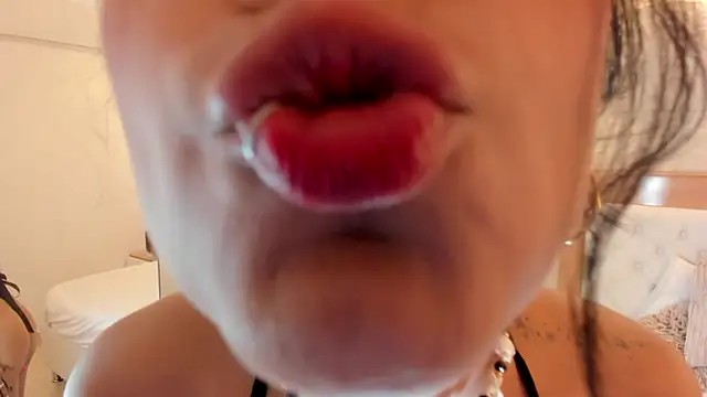 แชท XXX สดของ NINAMARTINS
