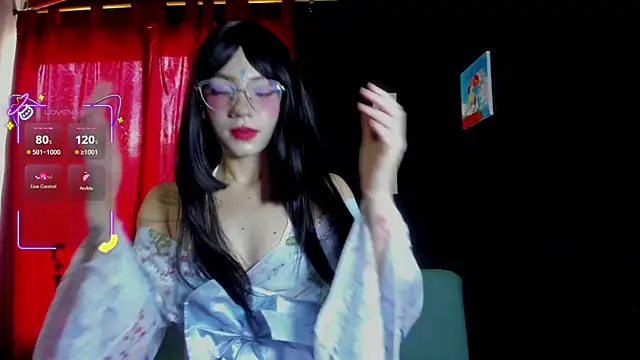 צ'אט XXX בשידור חי של petitemila