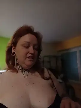 CURVYSAKURA élő XXX-chatje