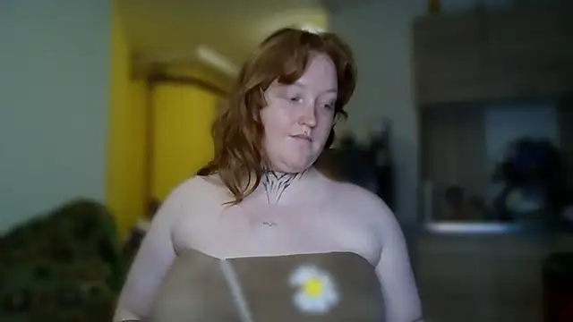 CURVYSAKURA: διαδικτυακό σόου στην κάμερα