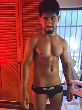 Show modela Teaserhoussejj_ na web-kameri