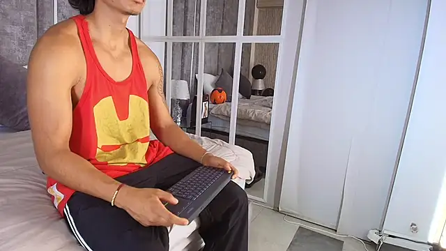 LycanMushu's Webcam Show
