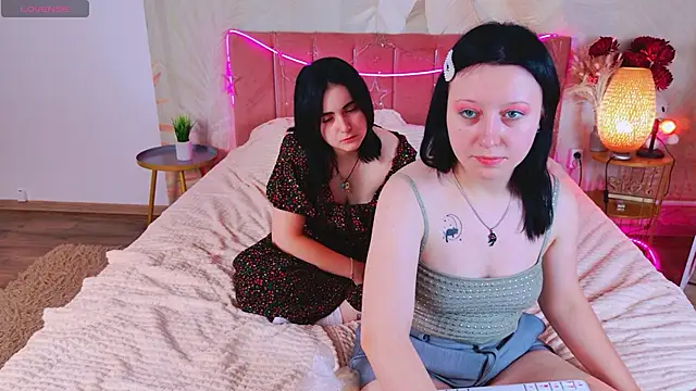 RuthHalll Show in webcam