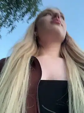 Polly_Pop Adlı Modelin Canlı XXX Sohbeti