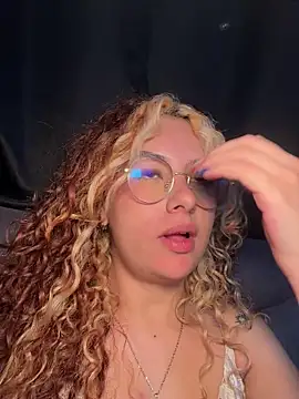 Joyce-fire Adlı Modelin Canlı XXX Sohbeti