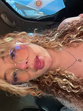 Joyce-fire's Live XXX Chat