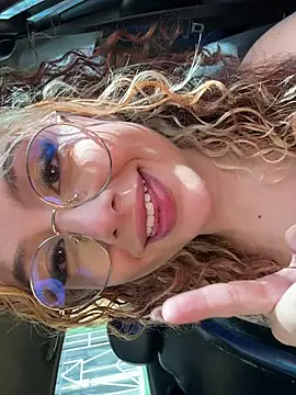 Joyce-fire's Live XXX Chat