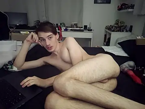 Pokazy przed kamerką – Smelly-Ewan-stinks