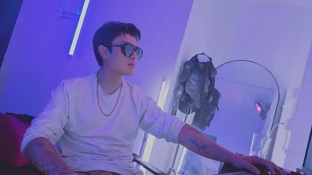 angel_still_ Show Webcam