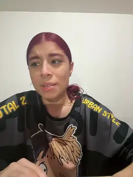 Cherry_Luna1 Show in webcam