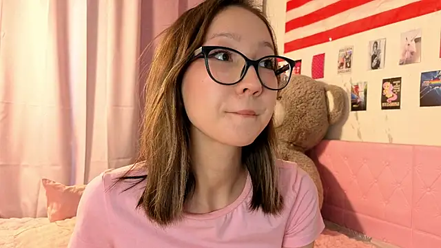 Karolinacreamm webkamerás műsora