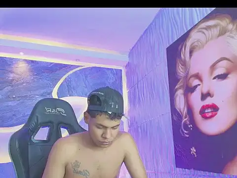 Alexi_hot23n Webbikameraesitys