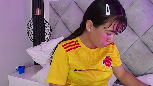 Show modela Aitana_Petite na web-kameri