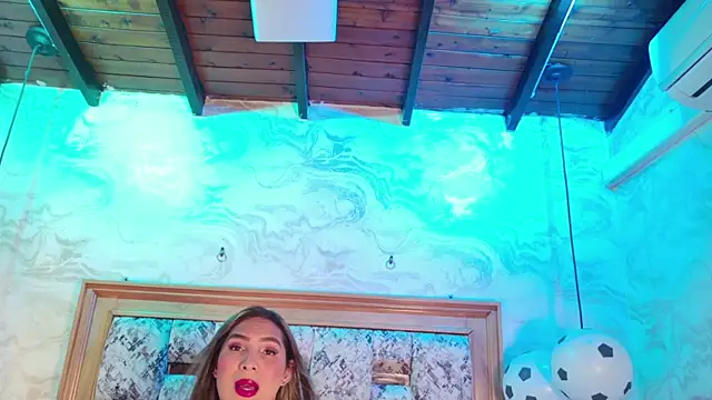 bella_sm25: διαδικτυακό σόου στην κάμερα