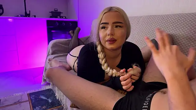Blonde88888 Webcam show