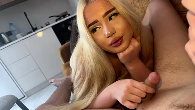Blonde88888 Adlı Modelin Web Kamerası Şovu